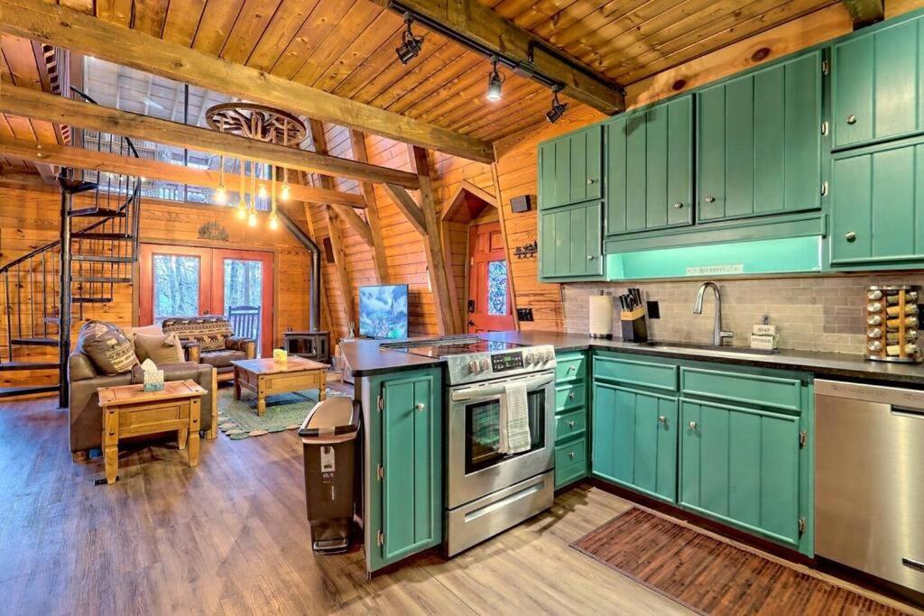 Near Downtown Helen - Hottub, Sauna, Game Room, Fire Pit מראה חיצוני תמונה